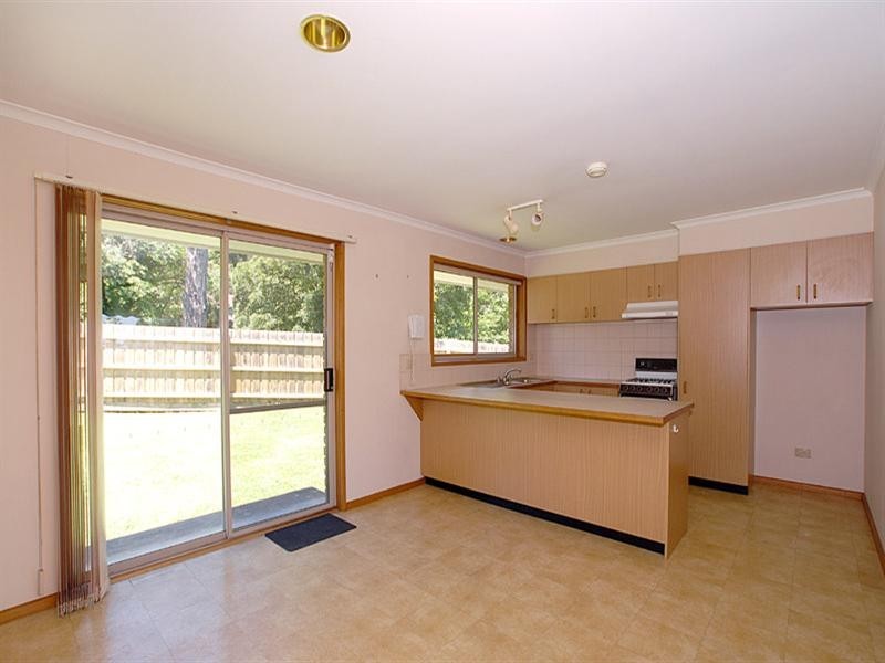 2/96 Forest Road, Ferntree Gully VIC 3156