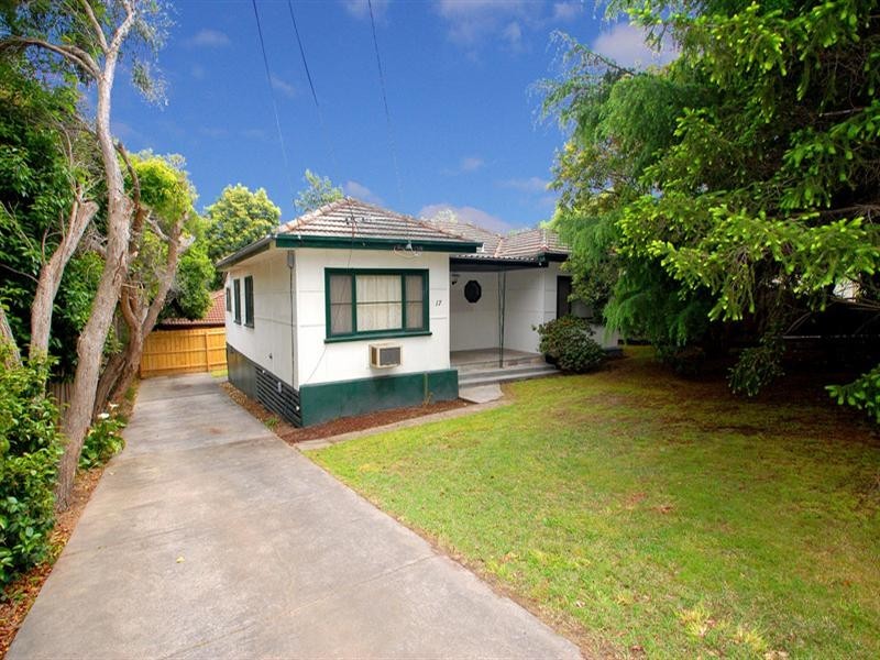 17 Selman Avenue, Ferntree Gully VIC 3156
