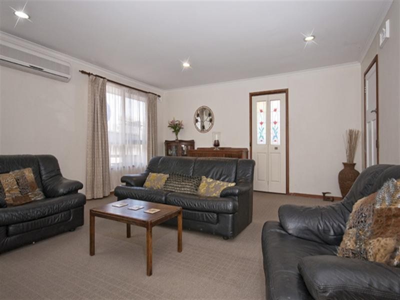 124 Berrabri Drive, Scoresby VIC 3179