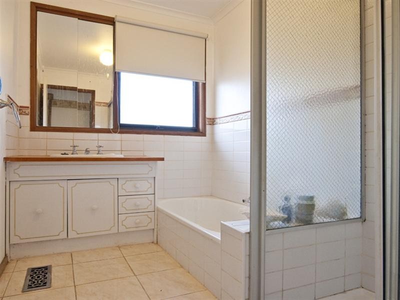 124 Berrabri Drive, Scoresby VIC 3179