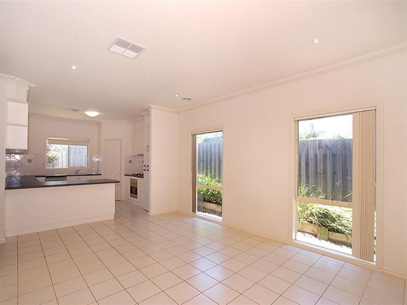 2/77 Dobson Street, Ferntree Gully VIC 3156