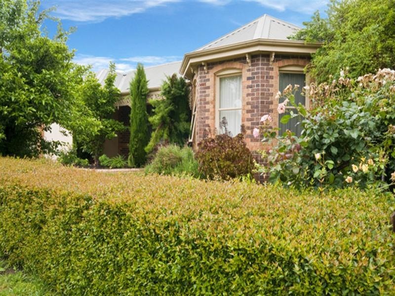 4 Blossom Grove, Knoxfield VIC 3180