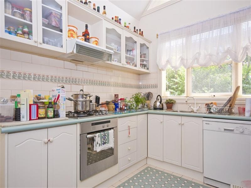 4 Blossom Grove, Knoxfield VIC 3180