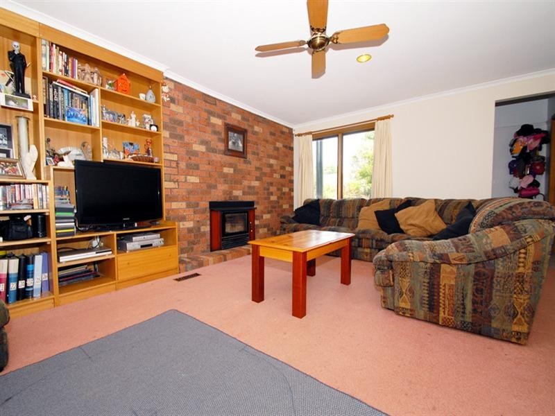 1 Tulip Crescent, Boronia VIC 3155