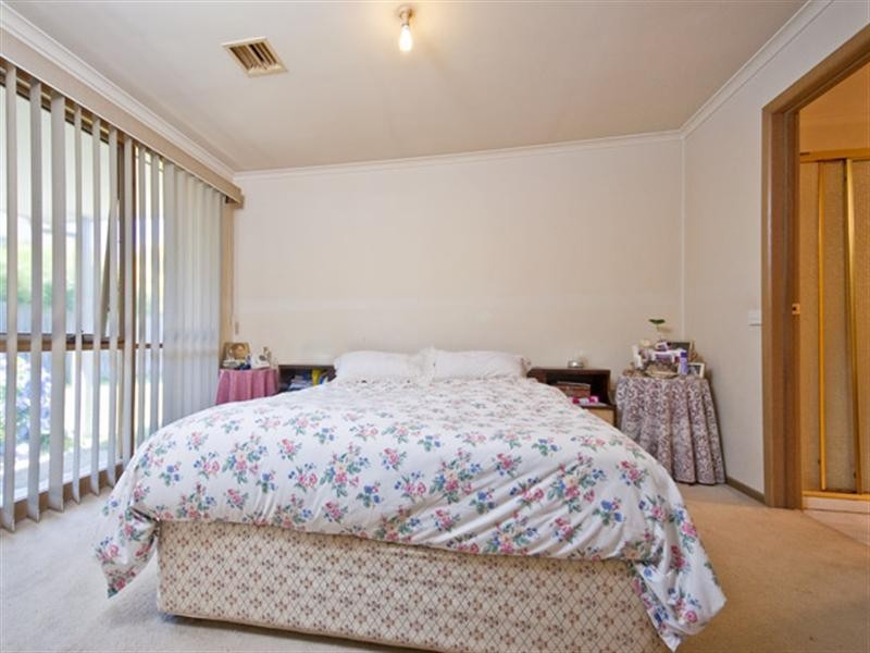 9 Markhill Place, Knoxfield VIC 3180