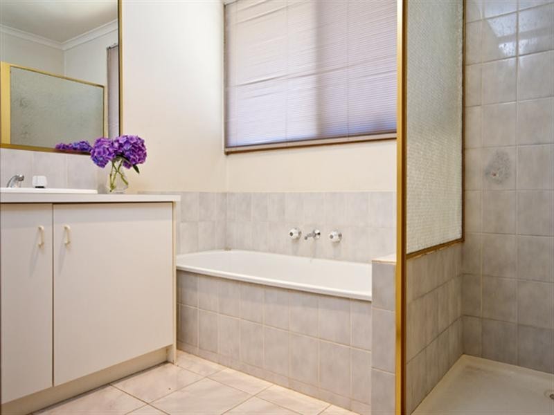 9 Markhill Place, Knoxfield VIC 3180