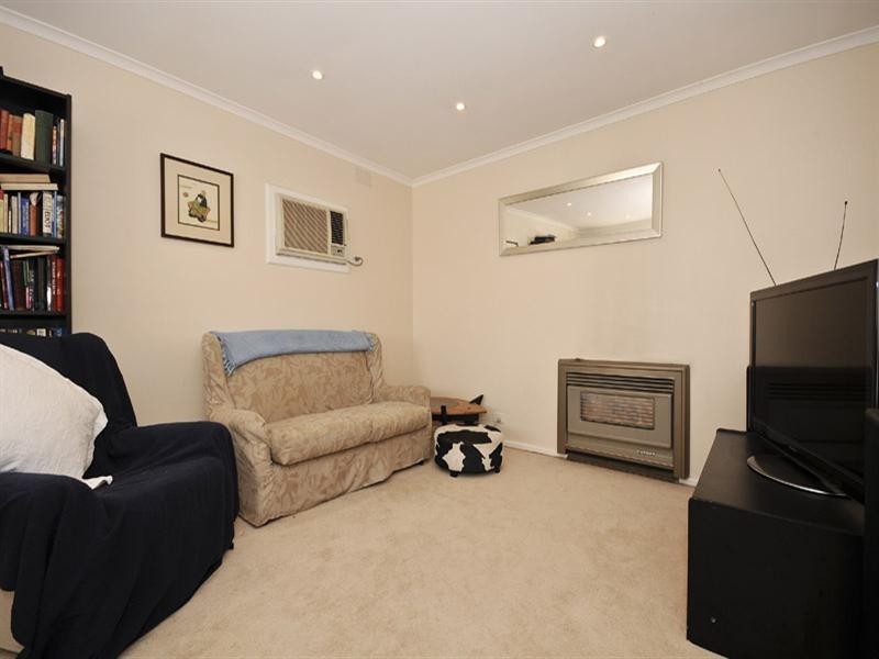 10 Litchfield Avenue, Ferntree Gully VIC 3156