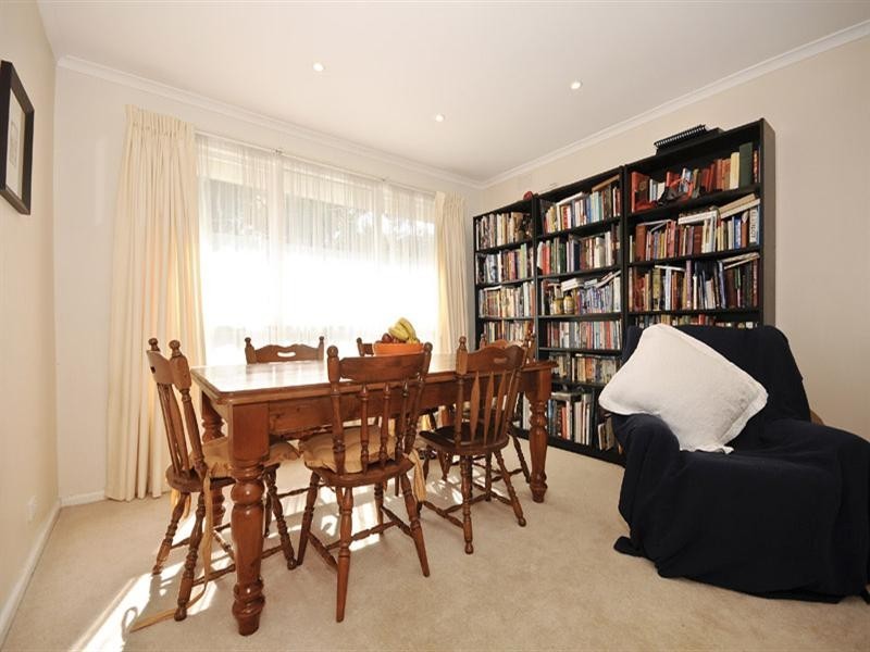 10 Litchfield Avenue, Ferntree Gully VIC 3156