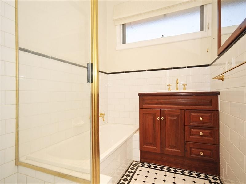 10 Litchfield Avenue, Ferntree Gully VIC 3156