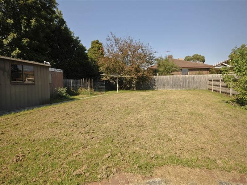 10 Litchfield Avenue, Ferntree Gully VIC 3156