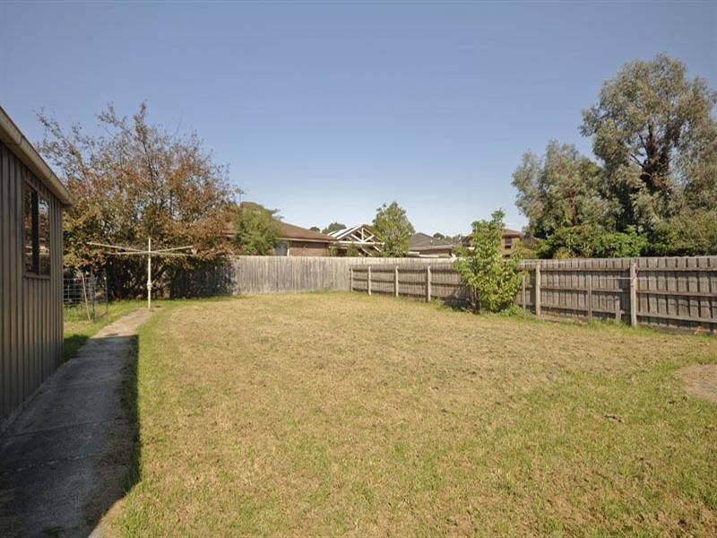 10 Litchfield Avenue, Ferntree Gully VIC 3156