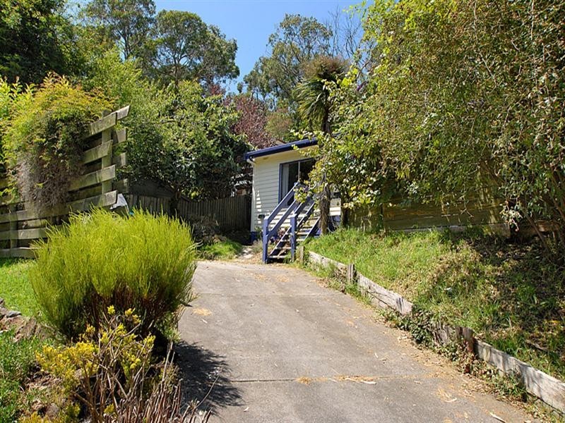 8 Mercia Avenue, The Basin VIC 3154