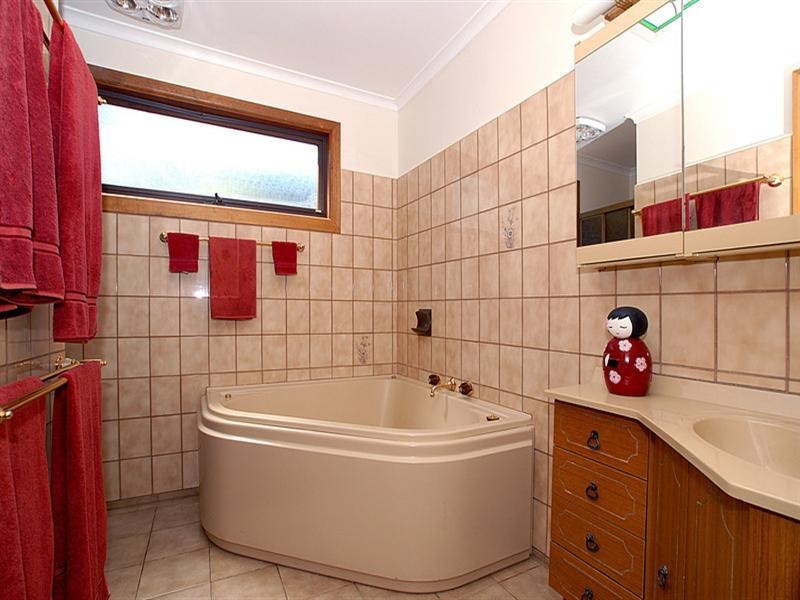 30 Olivebank Road, Ferntree Gully VIC 3156