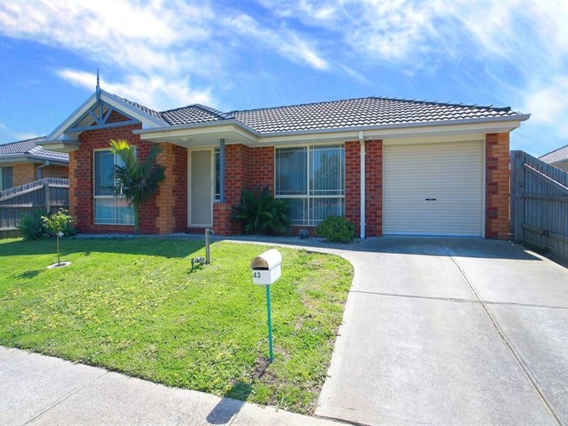 43 Bates Street, Cranbourne West VIC 3977