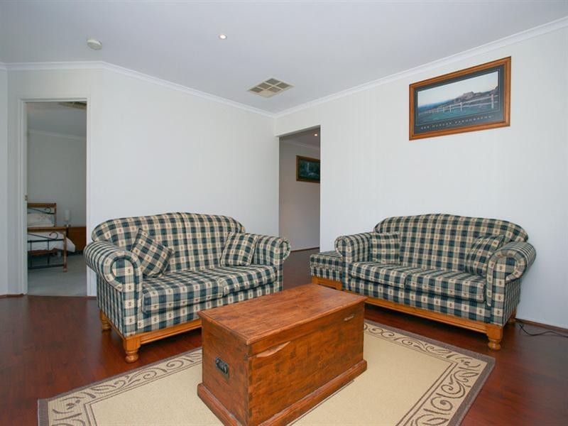 43 Bates Street, Cranbourne West VIC 3977