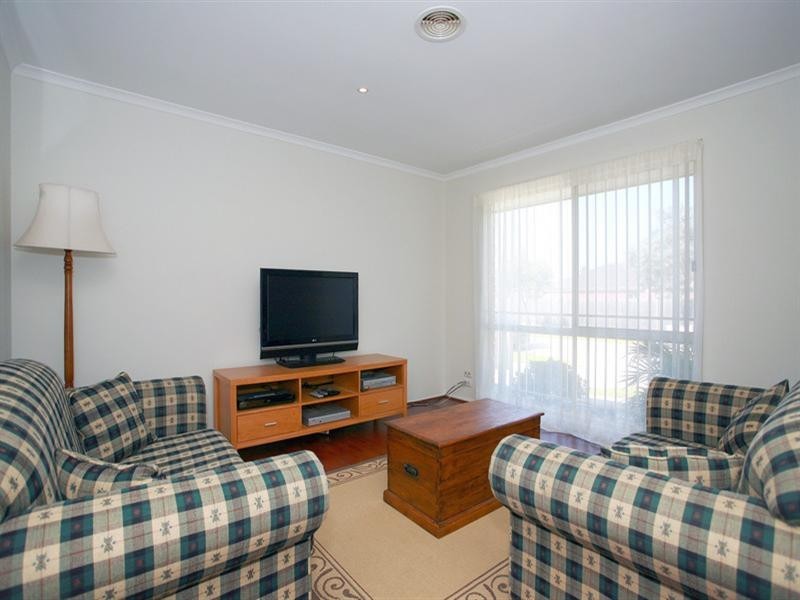 43 Bates Street, Cranbourne West VIC 3977