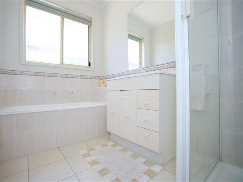 43 Bates Street, Cranbourne West VIC 3977