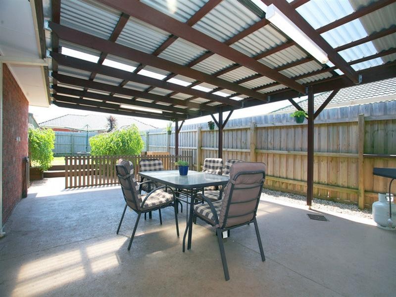 43 Bates Street, Cranbourne West VIC 3977