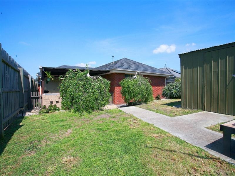 43 Bates Street, Cranbourne West VIC 3977