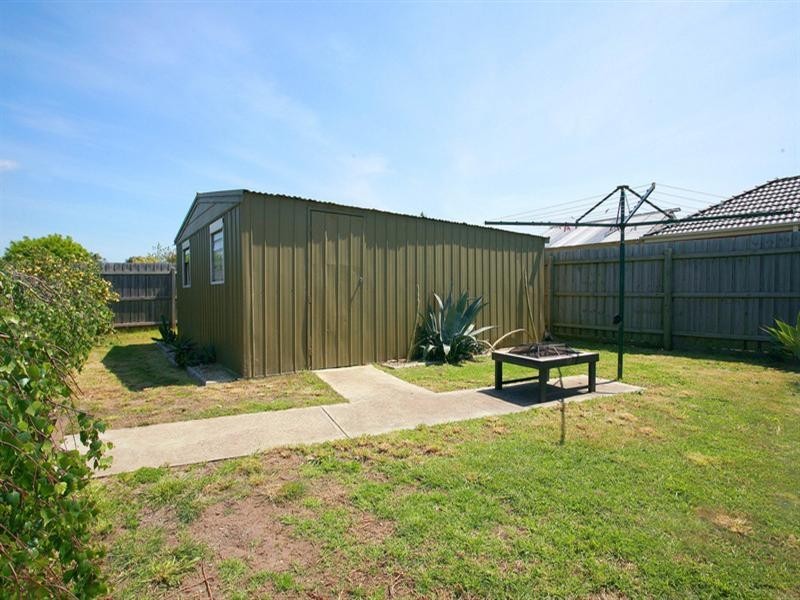 43 Bates Street, Cranbourne West VIC 3977
