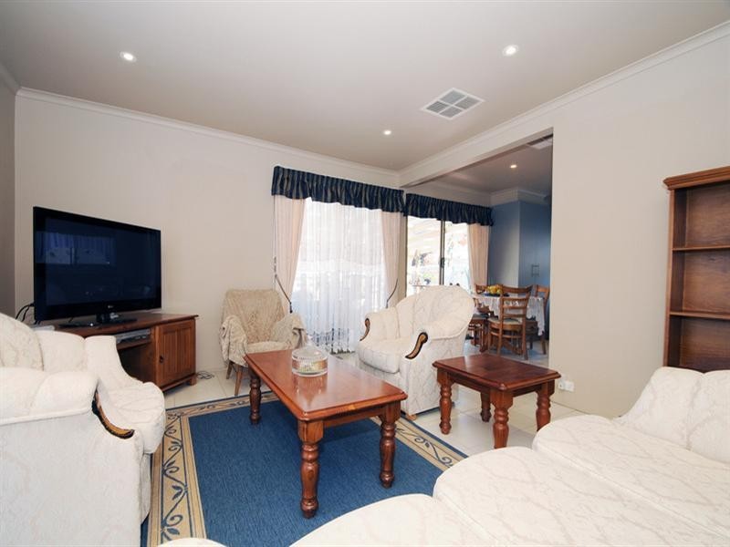 1/36 King Parade, Knoxfield VIC 3180