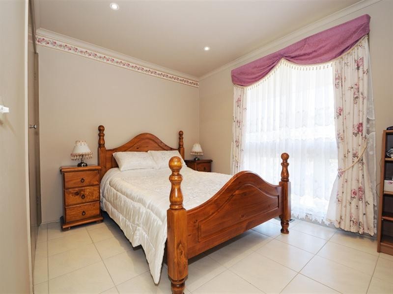 1/36 King Parade, Knoxfield VIC 3180