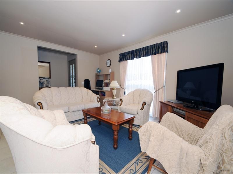 1/36 King Parade, Knoxfield VIC 3180