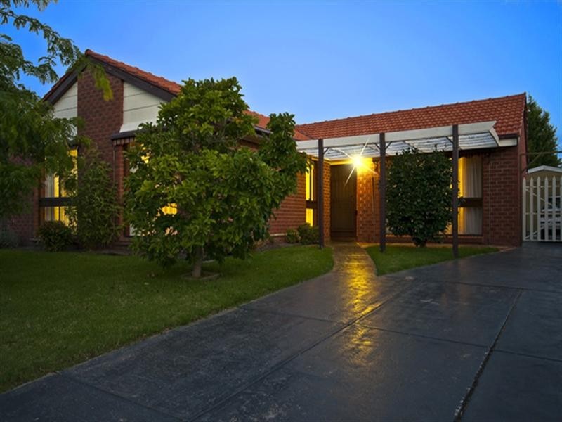35 Sheraton Cresent, Ferntree Gully VIC 3156