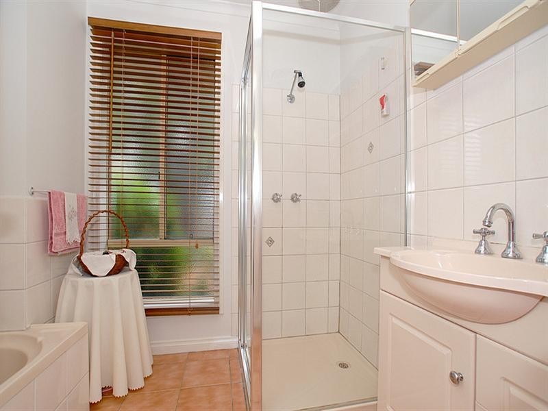 21 Applegum Crescent, Ferntree Gully VIC 3156