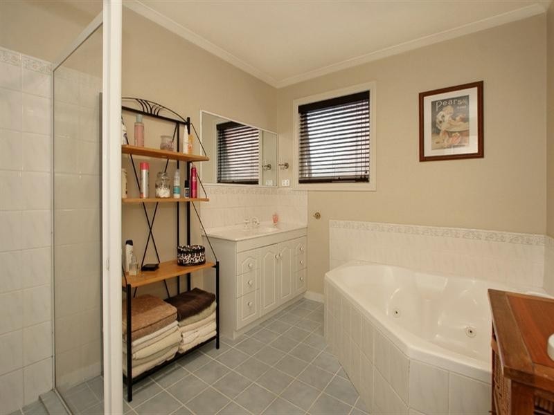 1 Frieda Court, Ferntree Gully VIC 3156