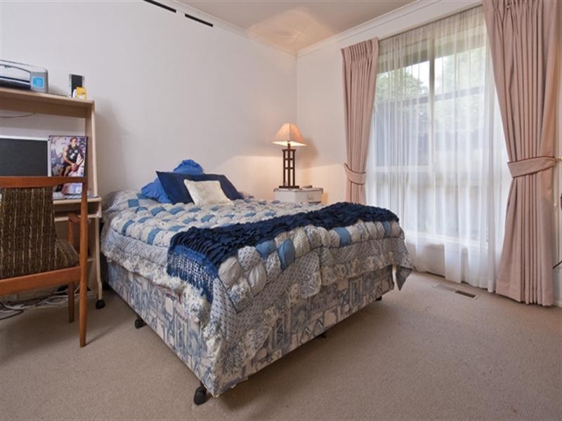 2/35 Commercial Road, Ferntree Gully VIC 3156