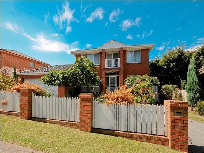 11 Lakewood Drive, Knoxfield VIC 3180