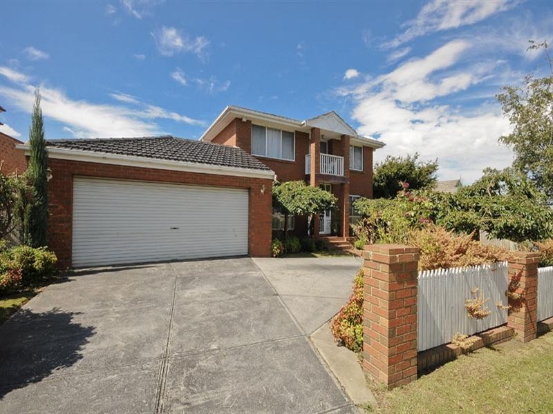 11 Lakewood Drive, Knoxfield VIC 3180