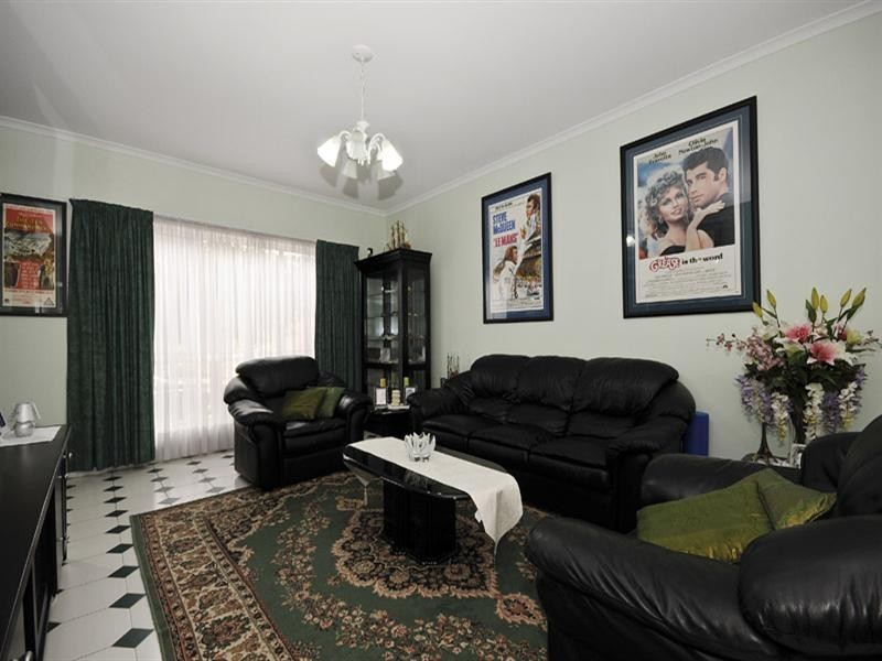 11 Lakewood Drive, Knoxfield VIC 3180