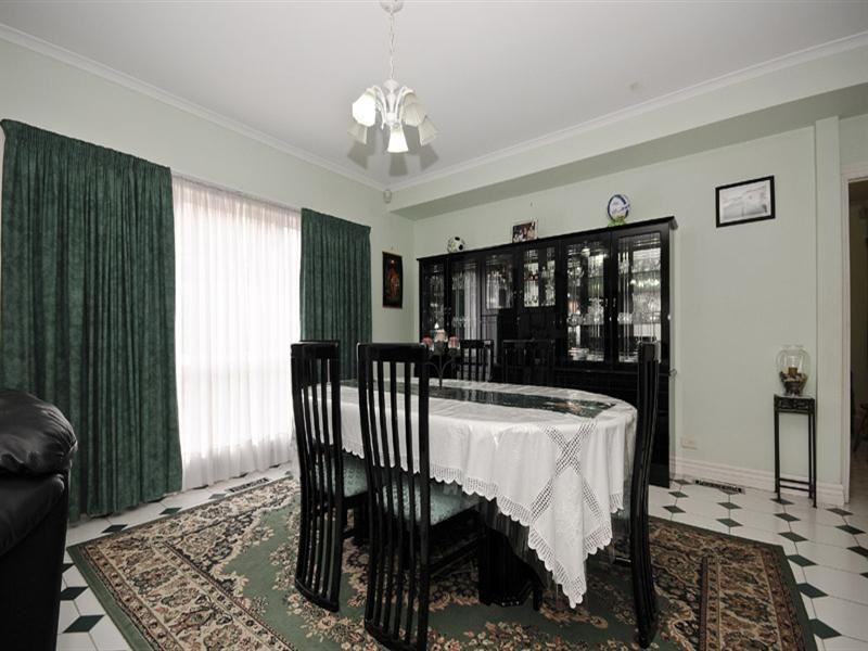 11 Lakewood Drive, Knoxfield VIC 3180