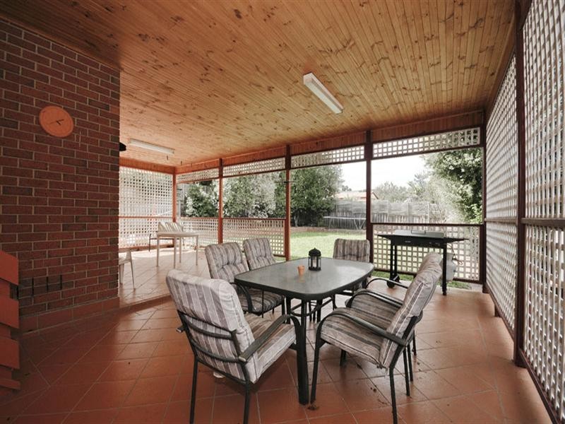 11 Lakewood Drive, Knoxfield VIC 3180