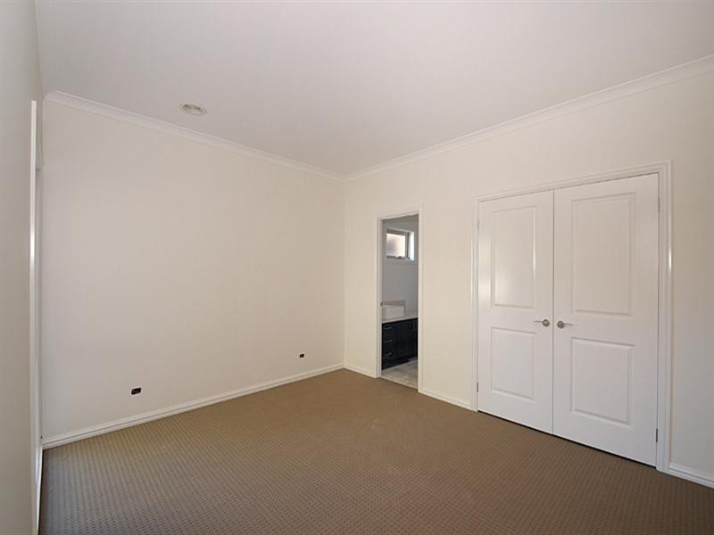 2/5 Benedikt Court, Scoresby VIC 3179