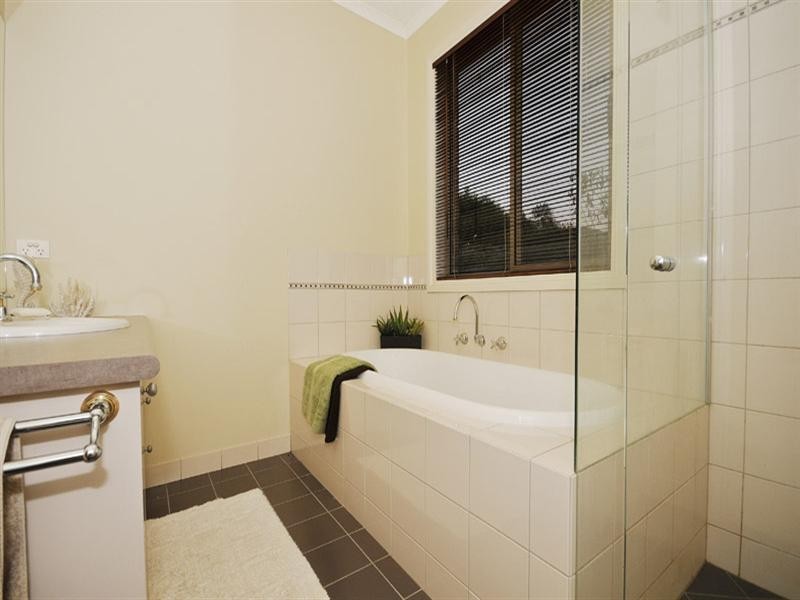 10 Gladesville Close, Lysterfield South VIC 3156