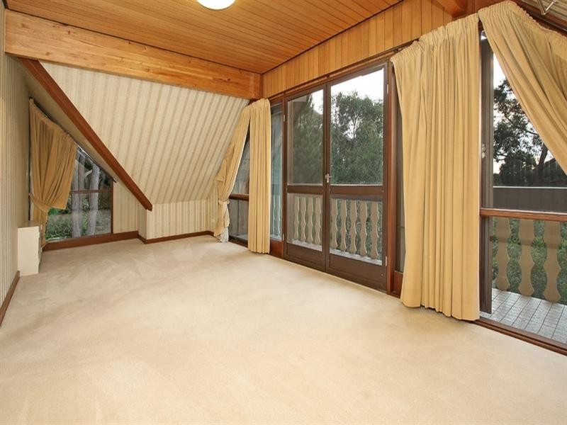 8 Hatherly Grove, Ferntree Gully VIC 3156