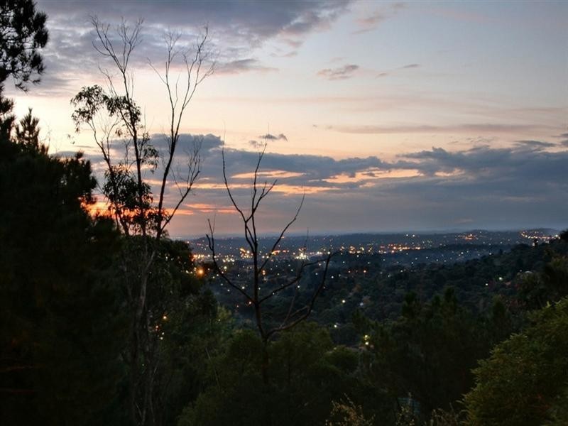 8 Hatherly Grove, Ferntree Gully VIC 3156