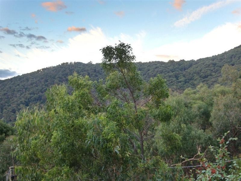 8 Hatherly Grove, Ferntree Gully VIC 3156