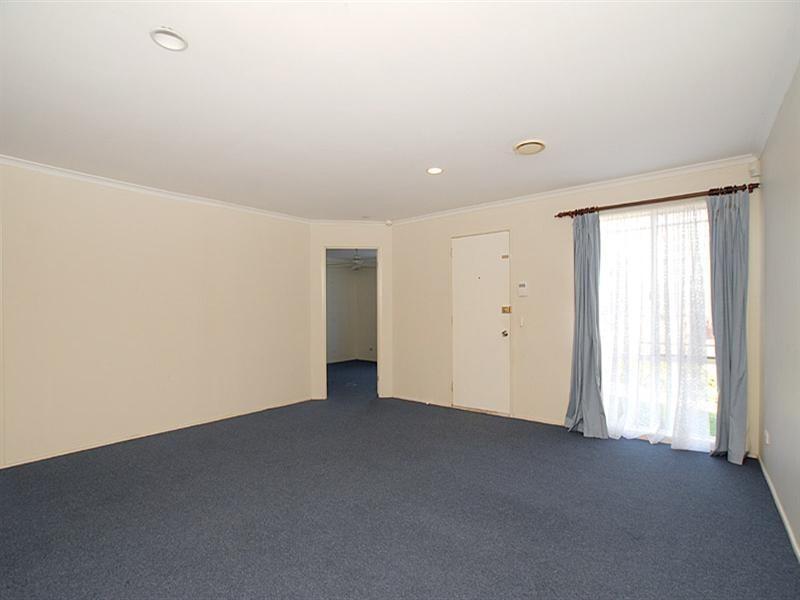 71 Courtenay Avenue, Cranbourne North VIC 3977