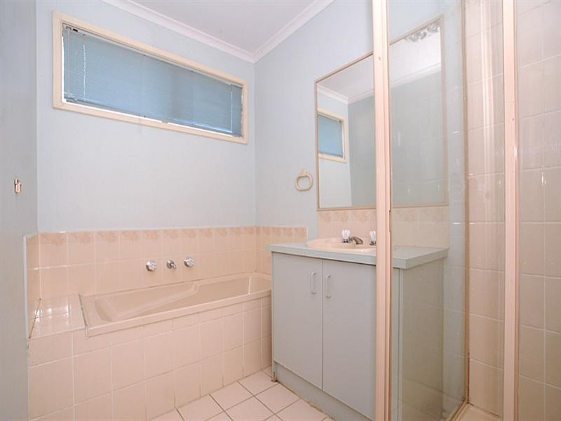 71 Courtenay Avenue, Cranbourne North VIC 3977