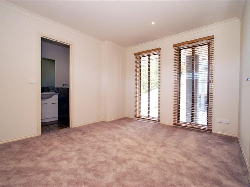 4/14 McNabb Street, Berwick VIC 3806