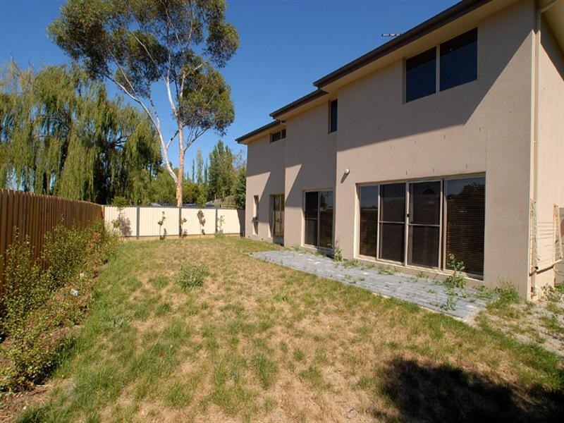 4/14 McNabb Street, Berwick VIC 3806