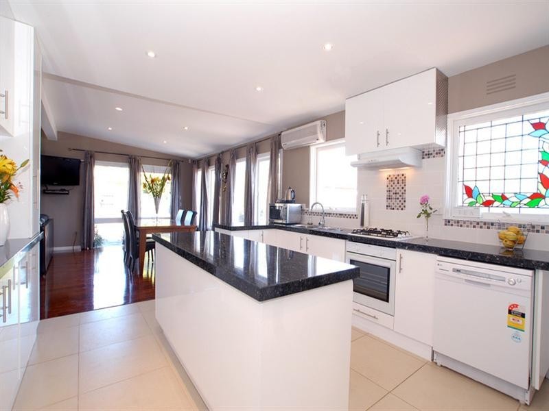 48 Johnson Drive, Ferntree Gully VIC 3156