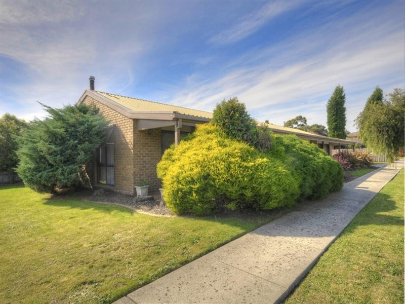 102 Wallace Road, Wantirna South VIC 3152