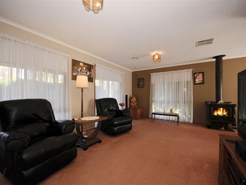 102 Wallace Road, Wantirna South VIC 3152