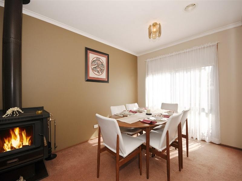 102 Wallace Road, Wantirna South VIC 3152