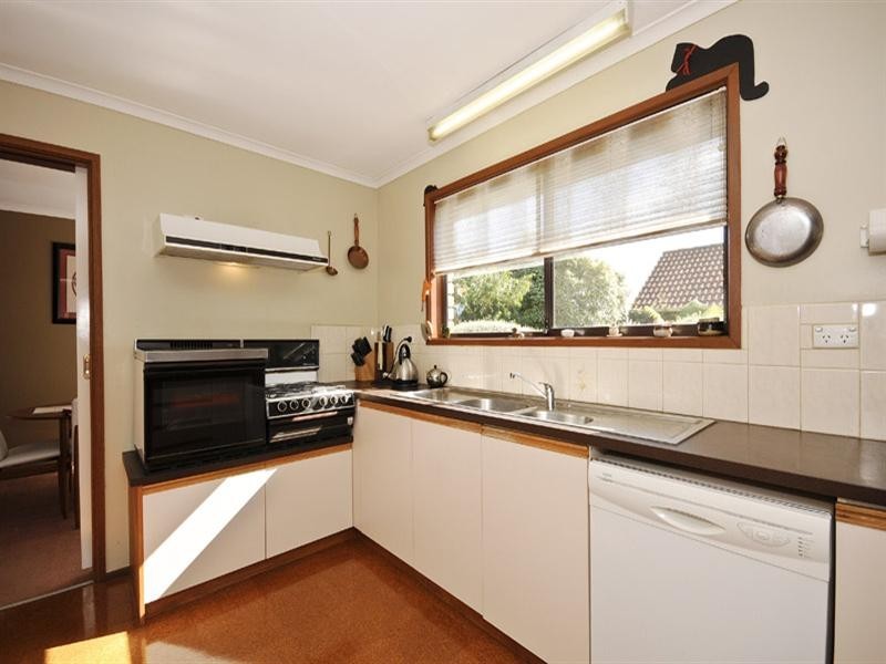 102 Wallace Road, Wantirna South VIC 3152